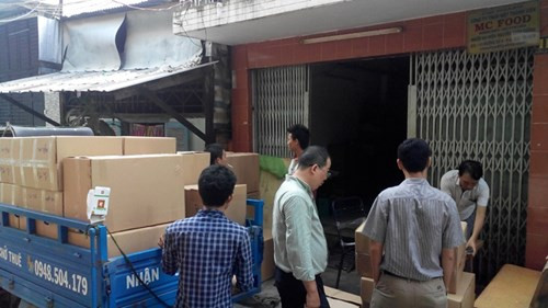 Ông Cường khai báo, năm 2014, Công ty TNHH SX MC Food có trụ sở tại quận Tân Phú bị đoàn kiểm tra của Sở Y tế TPHCM phối hợp với Công an TPHCM xử phạt hành chính, buộc tiêu hủy một số sản phẩm. Sau đó, công ty đã giải thể. Nhưng ông cũng không xuất trình được giấy tờ, hồ sơ giải thể doanh nghiệp. Ảnh Việt Văn.