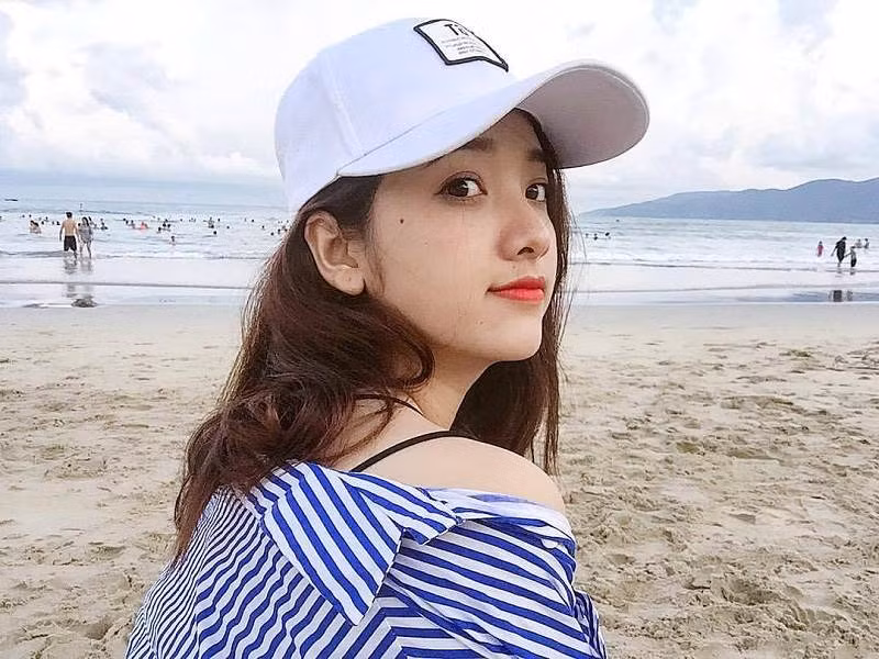 Làm diễn viên không hề đơn giản như nhiều người nghĩ, việc quay muộn và mệt mỏi là điều không hiếm, với Gia Linh cũng không ngoại lệ. Tuy nhiên, để đánh bay sự mệt mỏi, Gia Linh tâm sự rằng cô lấy động lực từ chính việc được diễn, được sống với đam mê để vượt qua tất cả