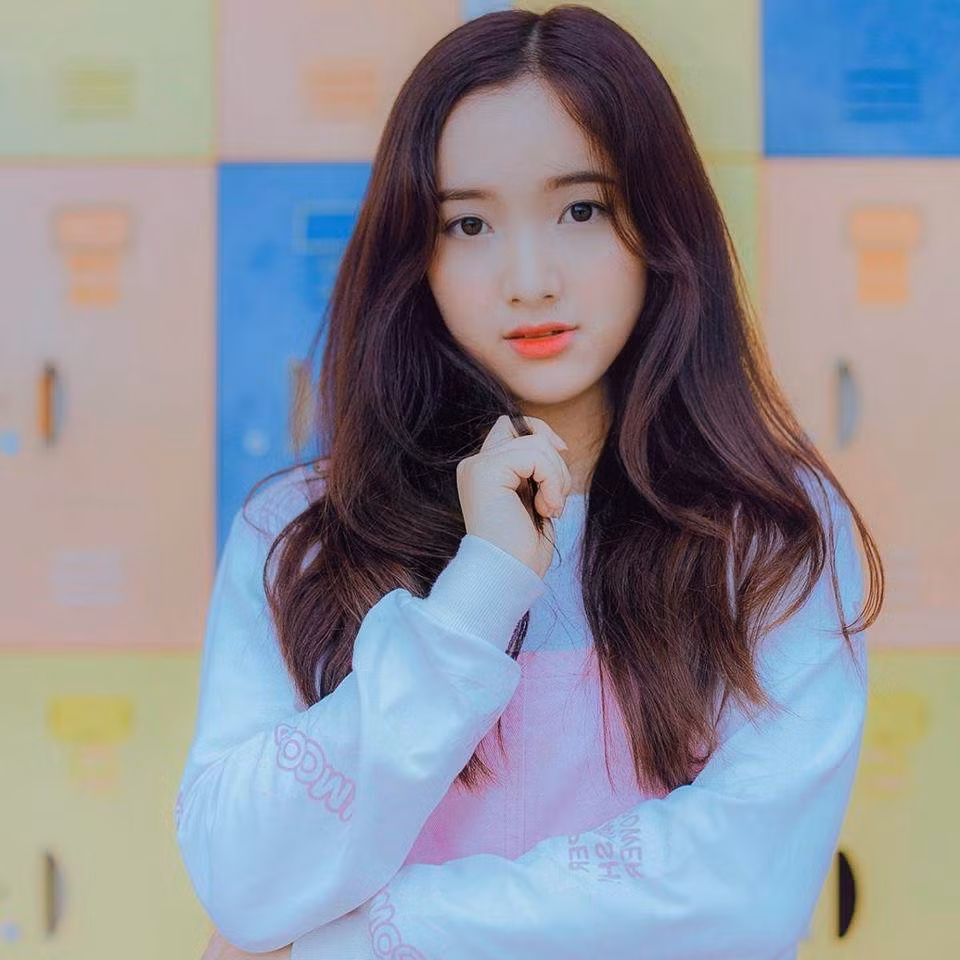 Co gai phu quan nuoc tro thanh hot girl, dien vien tai nang