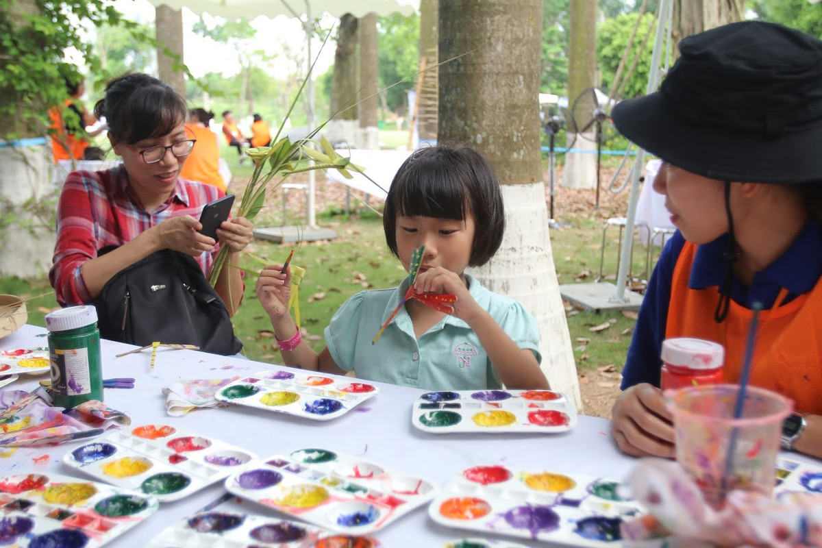 Khái niệm du lịch không gian xanh không còn quá mới mẻ. Thay vì phải di chuyển vài chục cây số tới những địa điểm đã nổi tiếng, nhiều gia đình hay các bạn trẻ đã chọn những khu vực ngoại thành để thư giãn, hít thở bầu không khí trong lành.