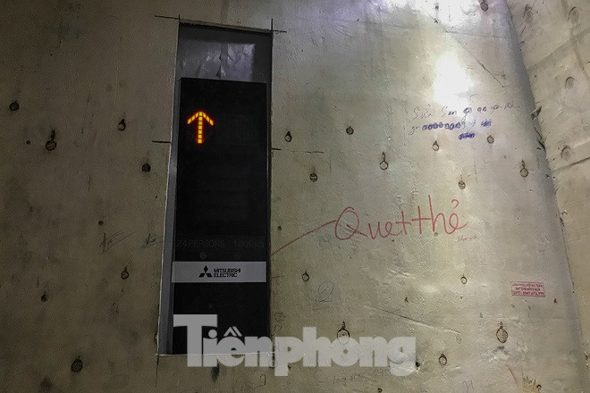 Được biết, không chỉ tồn tại vi phạm về PCCC, dự án chung cư Aqua Centra tại 44 đường Yên Phụ trước đó được Thanh tra Chính phủ chỉ ra hàng loạt sai phạm của chủ đầu tư và các cơ quan liên quan trong quá trình chuyển đổi mục đích sử dụng đất tại vị trí đắc địa của các cơ quan nhà nước, doanh nghiệp nhà nước tại Hà Nội giai đoạn 2003-2016. Trong đó, phải kể đến là những sai phạm trong việc sử dụng đất, vi phạm về quản lý không gian xây dựng ngầm đô thị...