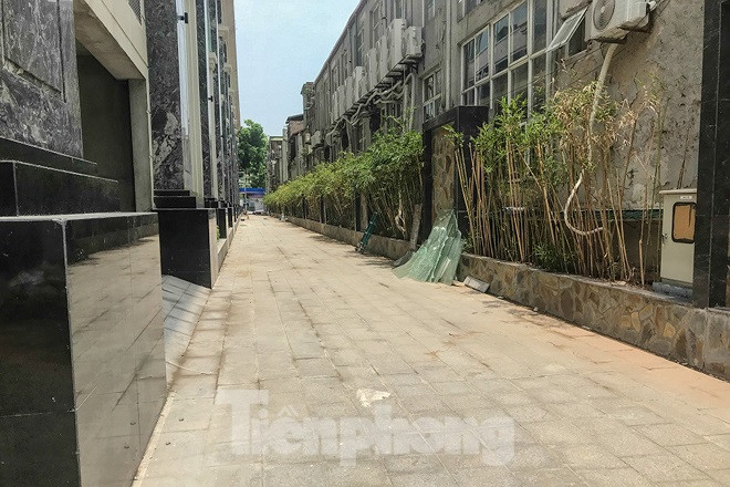 Giao thông đang thi công hoàn thiện, chưa đảm bảo việc tiếp cận cho xe thang, xe chữa cháy đối với công trình.