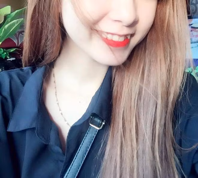 Mới đây, trên mạng nickname Phan Cung đã đăng lên mạng xã hội một bức ảnh chụp bờ môi của mình kèm theo lời chia sẻ ''Cuộc thi khoe bờ môi bắt đầu..các chị em khoe bờ môi và nụ cười đi chứ''.