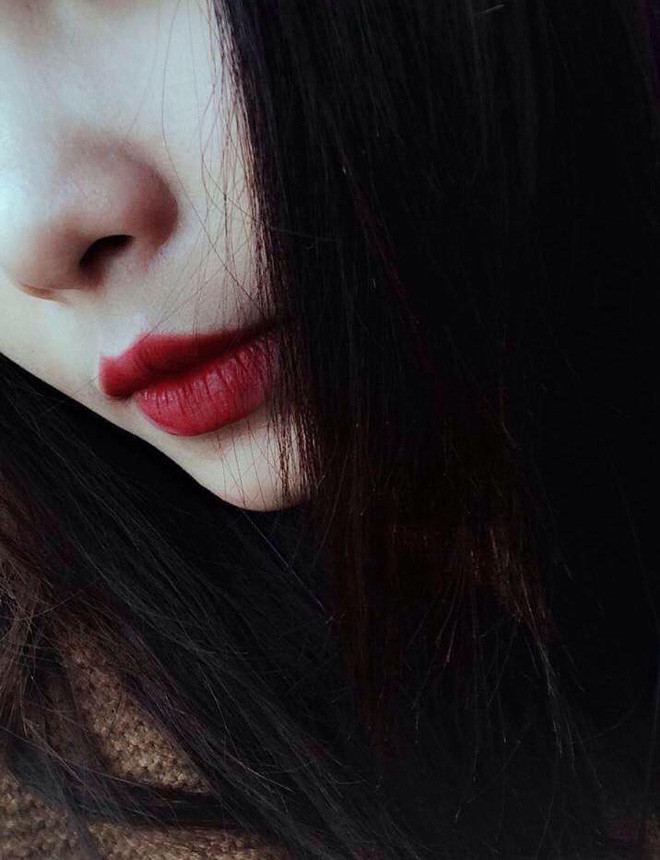 Từ việc thêm động lực cho cô nàng có ria mép, mô hình chung đã tạo thành trào lưu khoe bờ môi tự nhiên quyến rũ của hội chị em trên mạng xã hội.