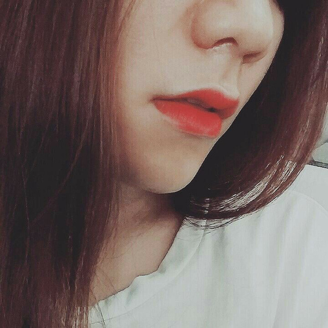 Với nhiều chị em một bờ môi tự nhiên, căng mọng là một trong những biểu tượng quyến rũ dành riêng cho phái đẹp có thể đánh gục bất kỳ người đàn ông dù cho mạnh mẽ, khô cứng đến mức nào.