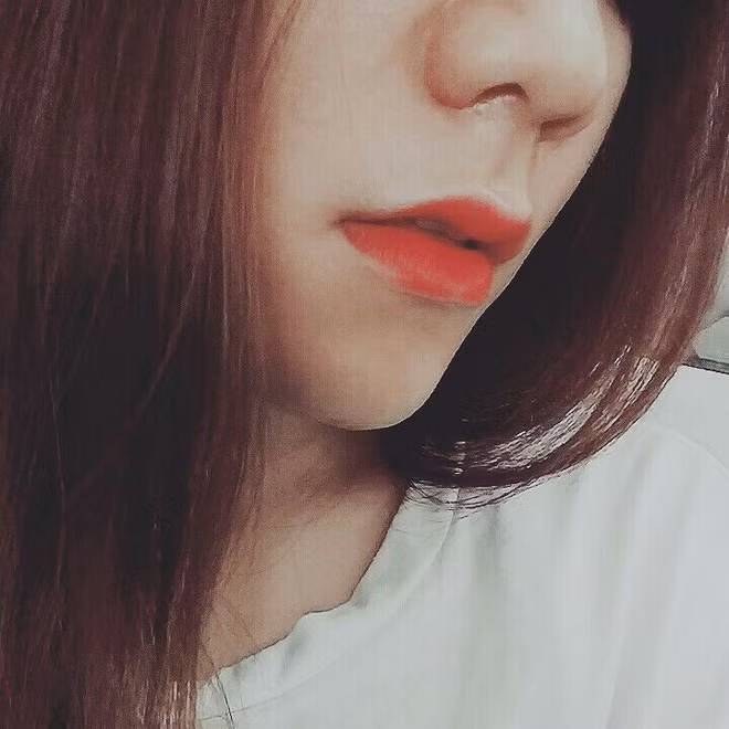 Với nhiều chị em một bờ môi tự nhiên, căng mọng là một trong những biểu tượng quyến rũ dành riêng cho phái đẹp có thể đánh gục bất kỳ người đàn ông dù cho mạnh mẽ, khô cứng đến mức nào.