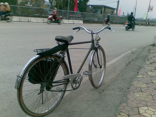 Xe đạp Thống Nhất là phương tiện đi lại phổ biến của người Việt thế kỷ trước. Giá của mỗi chiếc xe đạp Thống Nhất những năm đầu giải phóng tương đương cả cây vàng.