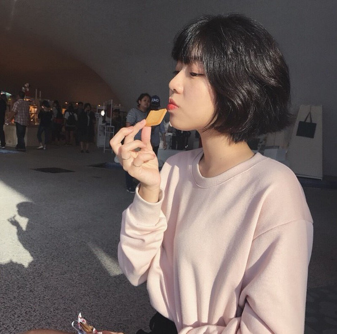 A Ly phiên bản người lớn thon thả hơn, trắng trẻo hơn, những đường nét gương mặt cũng rõ ràng hơn.