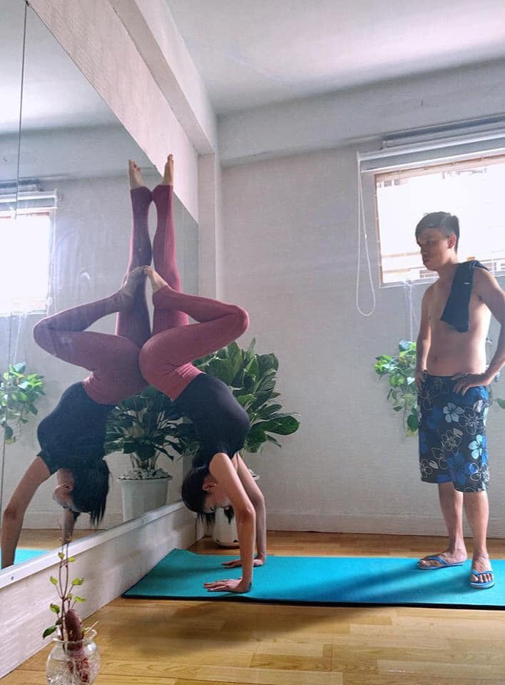 Tuy nhiên sự thật là, loạt ảnh thu hút CĐM trên là do Huy khéo léo dùng phần mềm Photoshop để cắt ghép, chỉnh sửa, hoàn toàn không như nhiều người nhầm lẫn.