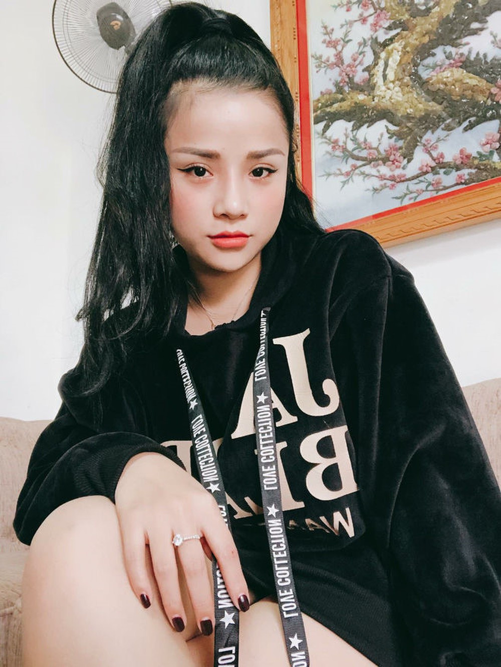 Sau chia tay, Thương Võ gần như "mất tích" khỏi MXH. Dựa vào những bức ảnh hiếm hi được chia sẻ gần đây, thì có thể thấy cô nàng rất ổn với cuộc sống riêng tại Hà Nội và tập trung cho những dự án cá nhân đang theo đuổi. Thỉnh thoảng, Thương Võ cũng khoe giọng hát ngọt ngào qua việc cover các ca khúc nổi tiếng.