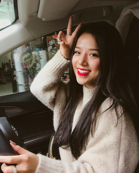 Thế nhưng, khi Lâm Tây đang ở đỉnh cao của sự nghiệp, thì cặp đôi lại đường ai nấy đi. Khi chàng thủ thành được HLV Park Hang Seo tin tưởng giao cho chiếc vé thi đấu chính thức tại AFF và đạt được những thành tích xuất sắc, thì tin đồn Lâm Tây đang hẹn hò với Yến Xuân mới rộ lên.