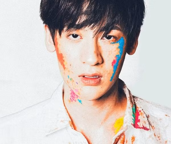 Được biết, anh chàng tiếp viên hàng không vừa qua gây bão cho cư dân mạng có tên Wongsathorn Varachartkul, sinh ngày 2/8/1993, tốt nghiệp Đại học Rangsit ở Pathum Thani, Thái Lan