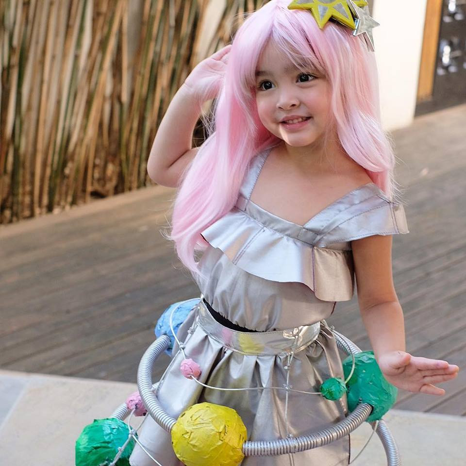 Hiện nay, cô bé cùng bố mẹ đang rất háo hức chờ đón em bé thứ hai chào đời bởi trong tháng 9 vừa qua, mẹ cô bé - mỹ nhân xinh đẹp nhất Philippines Marian Rivera đã tiết lộ với báo giới rằng cô đang mang thai em bé thứ hai.