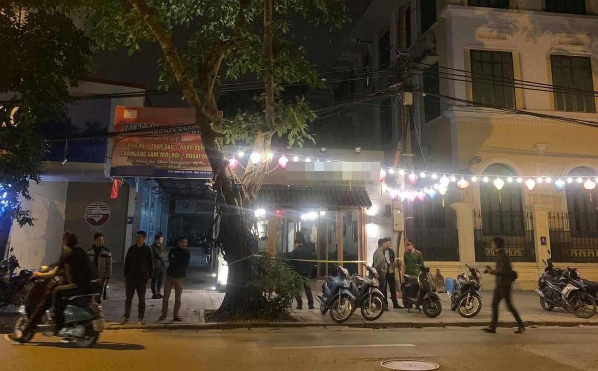 Ngay sau khi sự việc diễn ra, quán cafe trên đường Lý Thái Tổ đã bị phong tỏa để các cơ quan chức năng điều tra cái chết của người đàn ông ngoại quốc.