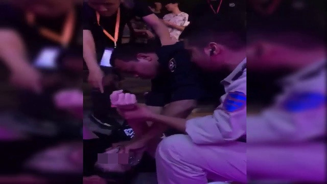 Trước đó, tại một đại nhạc hội tại Hà Nội, 7 thanh niên đã rơi vào tình trạng sốc bóng cười và 5 trong số đó đã tử vong.