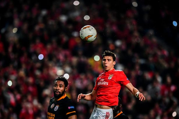 Chuyển nhượng bóng đá từ Sport Witness khẳng định, MU đã chính thức đưa ra lời đề nghị hỏi mua trung vệ Ruben Dias của Benfica.