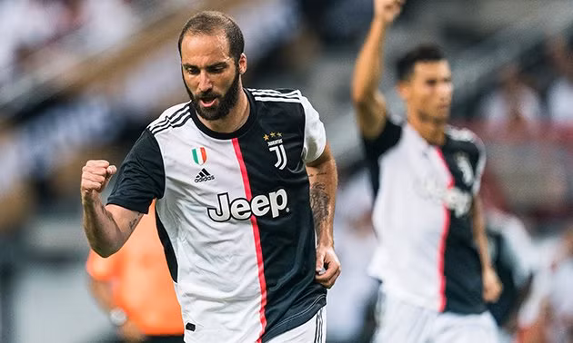 AS Roma đang làm đủ mọi cách để đem về sân Olimpico tiền đạo Higuain phòng trường hợp mất Edin Dzeko.