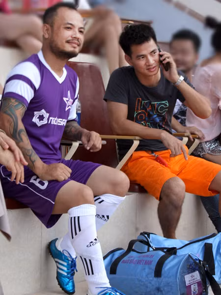 Trên Facebook, rất nhiều thành viên đã gửi lời chia buồn tới gia quyến nhạc sĩ, ca sĩ và người yêu bóng đá Trần Lập. Ảnh: bongda365.