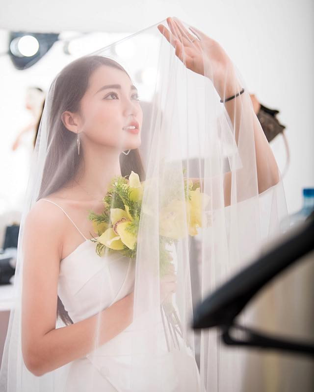 Mặc dù không chính thức thừa nhận, nhưng Văn Đức và Ngọc Nữ đã dính nghi án hẹn hò từ lâu vì thường xuyên bị bắt gặp có những hành động và tương tác thân mật.