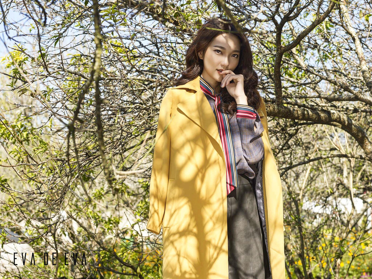 Trang Sina Sports dành nhiều lời khen có cánh cho nhan sắc của Ngọc Nữ, khi nói cô xinh đẹp, thuần khiết tựa như "tiên nữ hạ phàm" và còn đánh giá mỹ nhân sinh năm 1994 nổi bật nhất trong dàn người yêu của các cầu thủ đội tuyển Việt Nam.