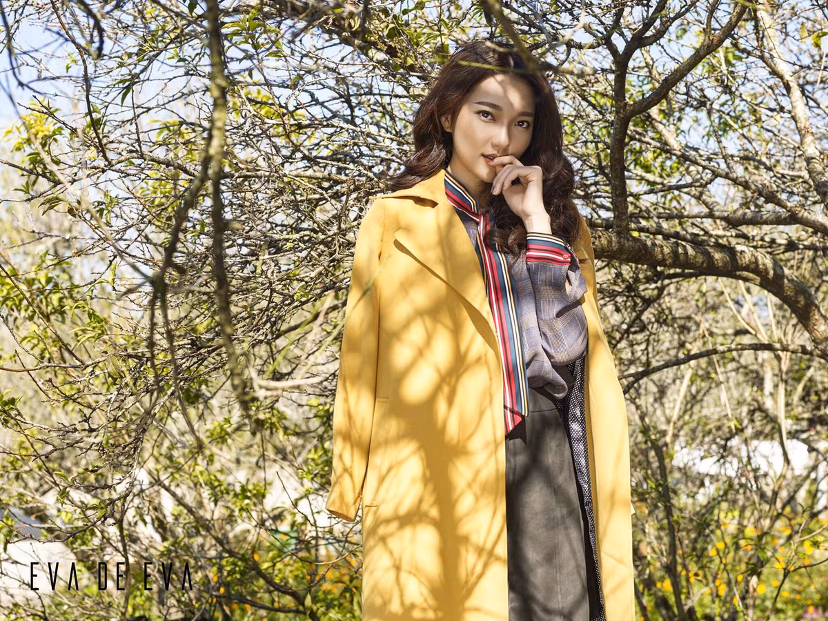 Trang Sina Sports dành nhiều lời khen có cánh cho nhan sắc của Ngọc Nữ, khi nói cô xinh đẹp, thuần khiết tựa như "tiên nữ hạ phàm" và còn đánh giá mỹ nhân sinh năm 1994 nổi bật nhất trong dàn người yêu của các cầu thủ đội tuyển Việt Nam.