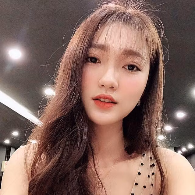 Phan Văn Đức là cầu thủ đội tuyển Việt Nam trưởng thành rõ rệt qua từng giải đấu. Bằng lối chơi máu lửa và nhiệt huyết, tiền vệ sinh năm 1996, thuộc biên chế SLNA liên tục ghi điểm trong mắt HLV Park Hang-seo.