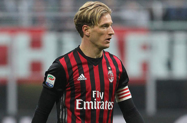 Chuyển nhượng bóng đá từ Calcio, cựu đội trưởng AC Milan - Abate mới từ chối đến n chơi bóng tại Qatar sau khi đội bóng Al-Gharafa ngỏ lời mời.