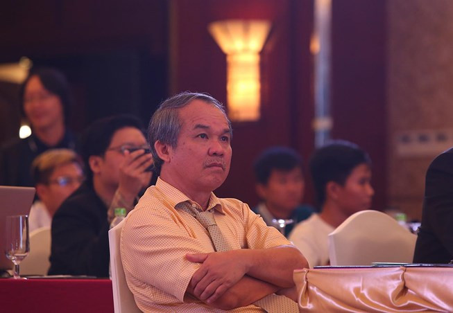 Muc luong cao ngat cua Cong Phuong duoc bau Duc vo tinh tiet lo