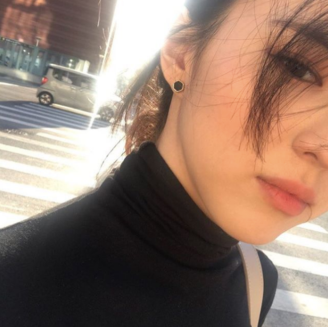 Những hình ảnh Han So Hee đăng tải trên Instagram cá nhân được nhiều người quan tâm vô cùng vì nét đẹp của cô nàng này tựa như đại mĩ nhân Hàn Quốc.