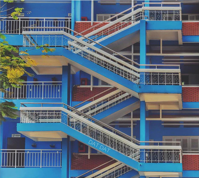 Được biết, ngôi trường màu xanh ở Bình Dương này có tên đầy đủ là Đại học Thủ Dầu Một.