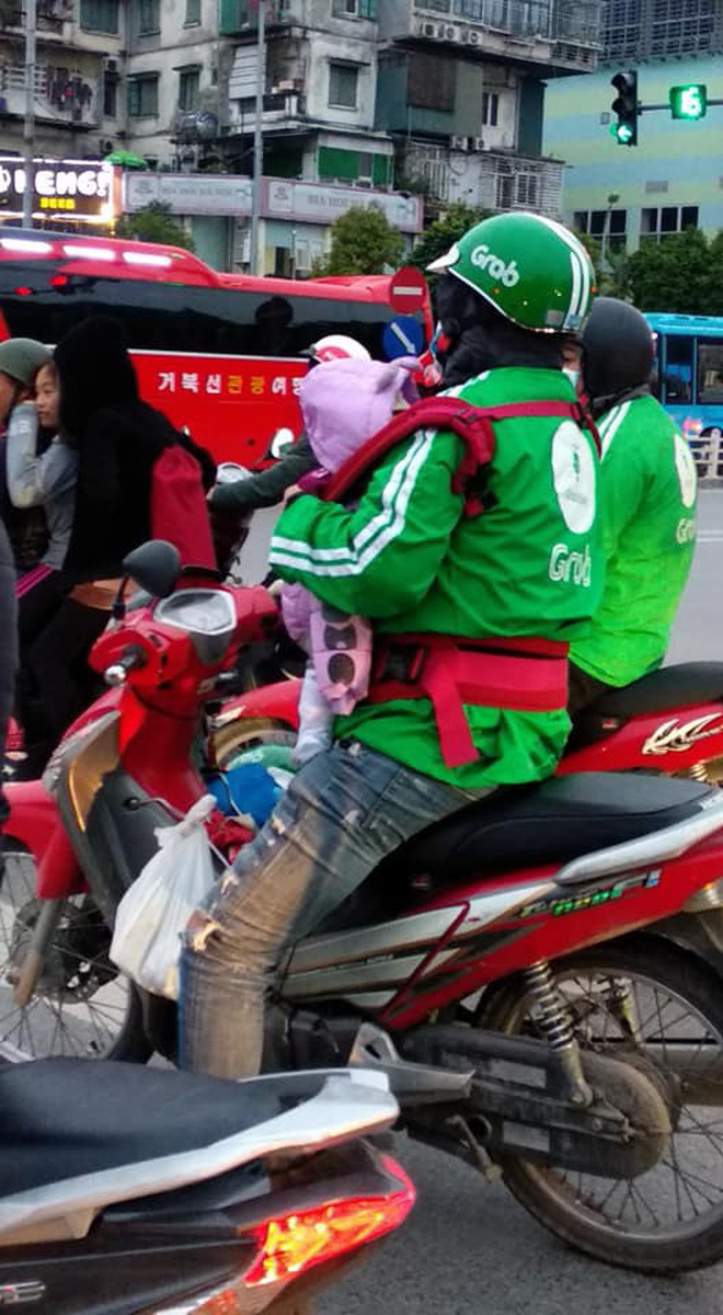 Vua diu con vua muu sinh, tai xe xe om khien CDM khoc trong long-Hinh-2