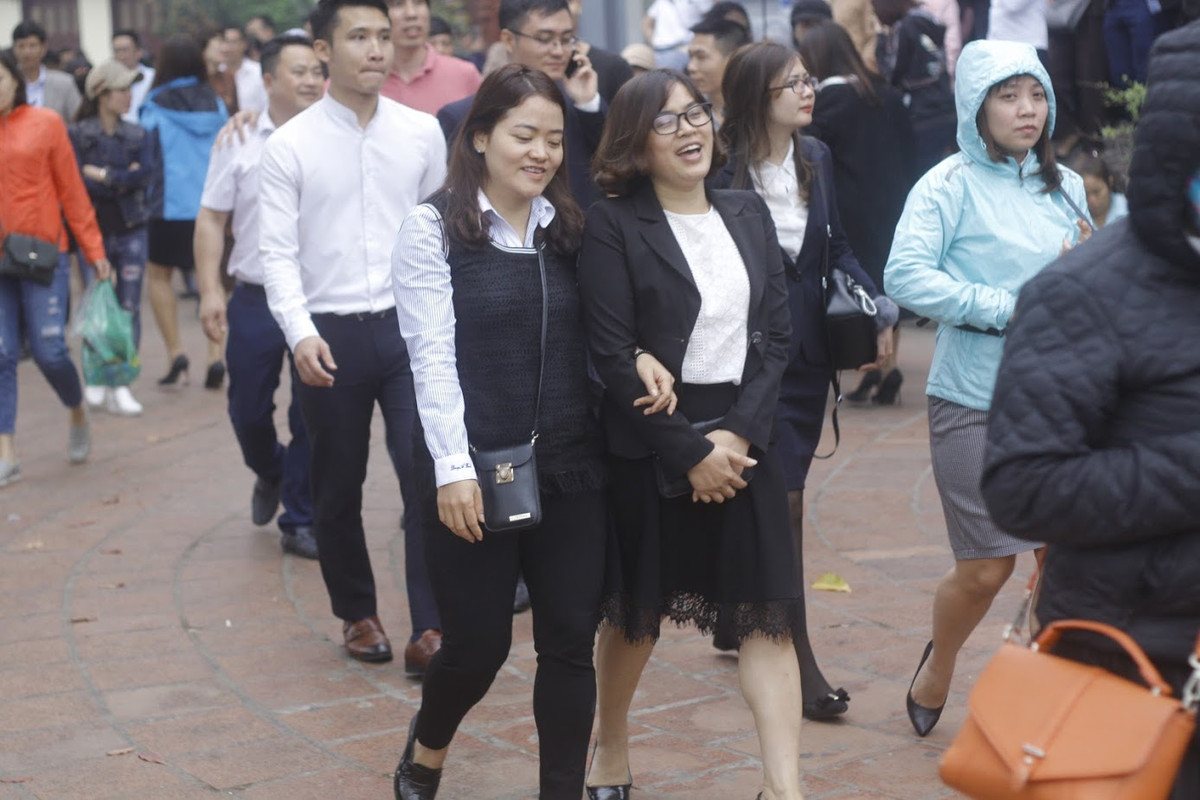 Đây là cảnh tượng chung của những ngày đầu năm đi làm của dân công sở từ trước tới nay.