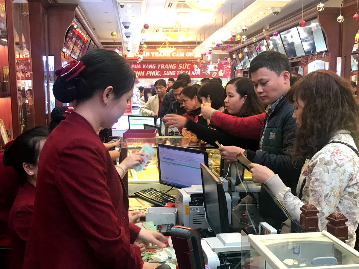 Hầu hết khách hàng đều chia sẻ mong muốn có ít nhất một chút vàng trong dịp Vía Thần Tài để lấy may đầu năm.