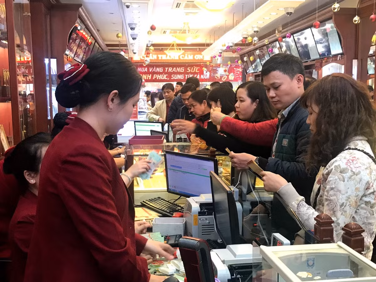 Hầu hết khách hàng đều chia sẻ mong muốn có ít nhất một chút vàng trong dịp Vía Thần Tài để lấy may đầu năm.