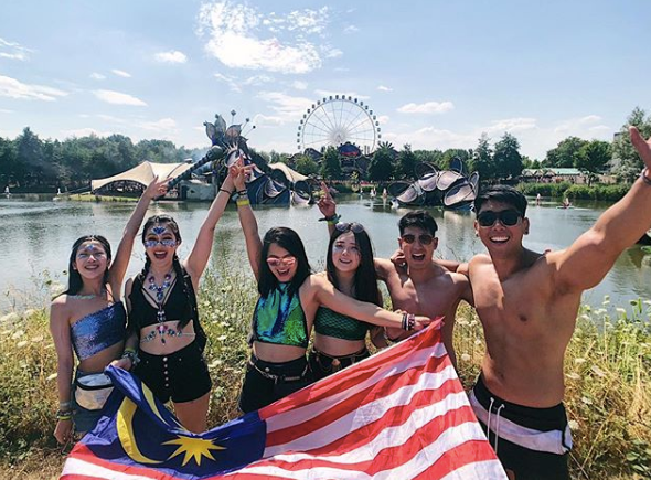 Suốt mấy ngày nay, newsfeed Facebook và Instagram lúc nào cũng ngập tràn những khoảnh khắc bỏng mắt của dàn hot girl đại nhạc hội tại Tomorrowland 2018.