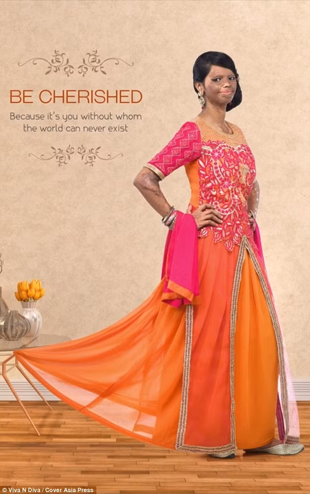 Để hiện thực hóa việc này Saa đã nhận lời với một công ty thời trang tại Ấn Độ để làm người mẫu quảng cáo cho dòng sản phẩm thời trang này.