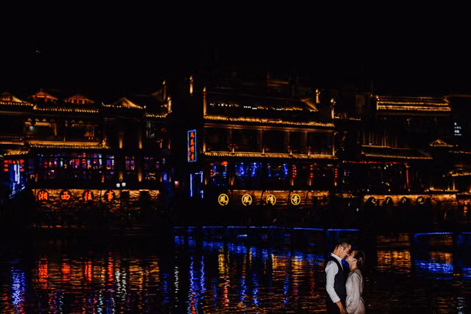 Bộ ảnh cưới Phượng Hoàng Cổ Trấn là của cặp đôi Quang Huy (25 tuổi) và Thanh Vân (24 tuổi) đều đến từ Hội An.