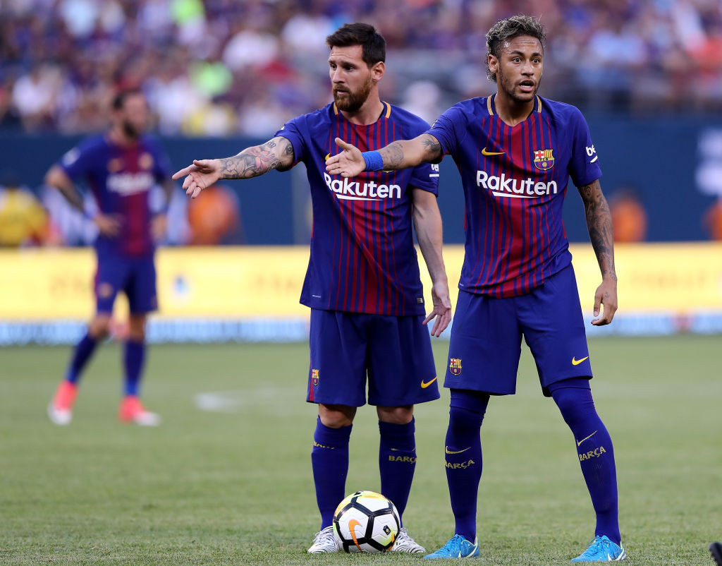 Lionel Messi không muốn người đồng đội cũ trở thành kẻ thù địch nên đã khuyên nhủ Neymar nên xem xét khả năng chuyển đến sân Etihad.