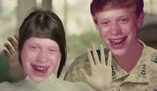 Trời sinh một cặp khi anh quân nhân cùng cô quân y có khuôn mặt khá giống nhau. Ảnh trong bài: Internet.