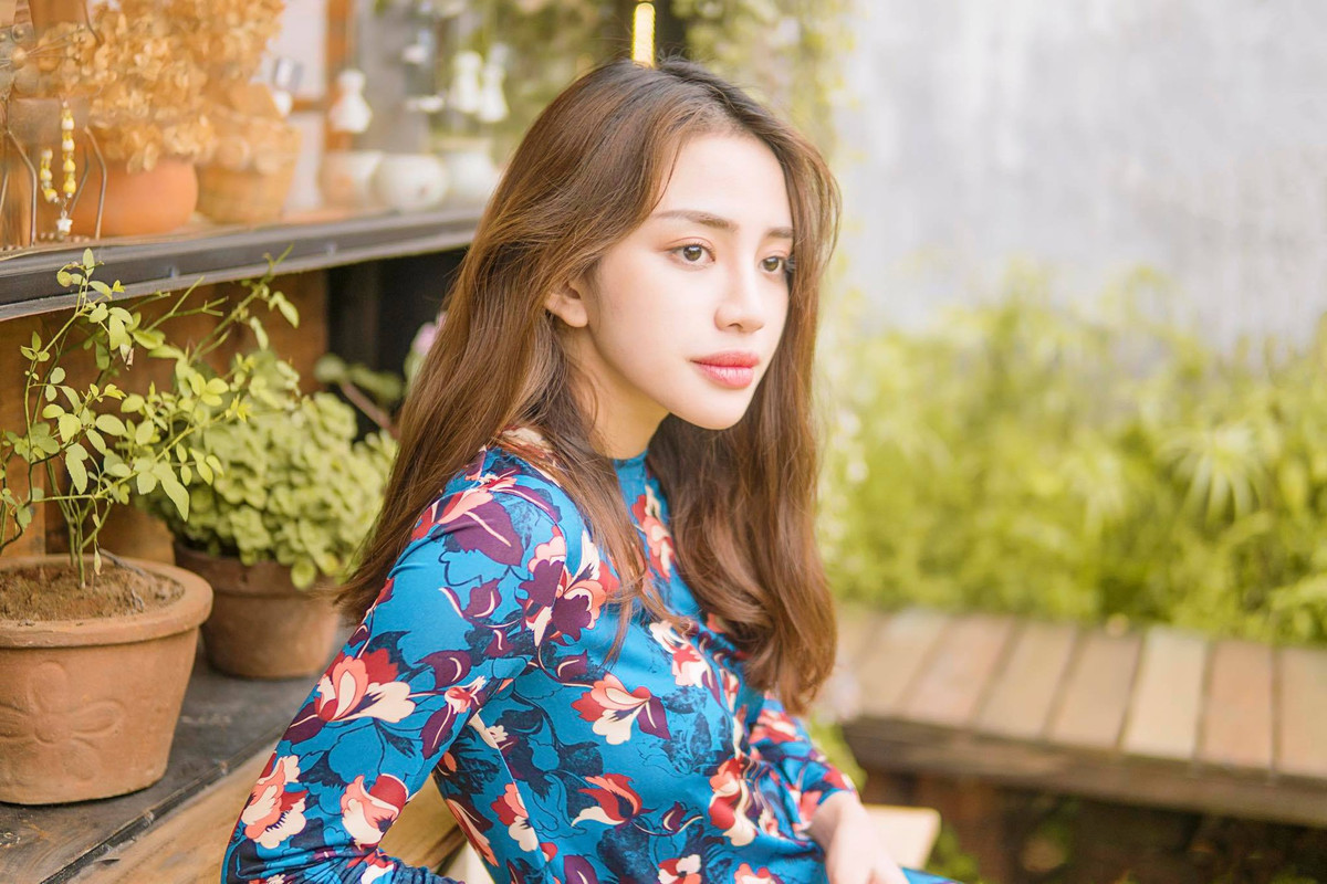 Môi của Thiên Nga từng trở thành tranh luận của dân mạng. Vốn thuộc tuýp người sở hữu môi dày, người đẹp này cố tình "ăn gian", đánh tràn viền môi với màu son bầm khiến rất nhiều người nhận xét như miếng thịt bò cháy dở.