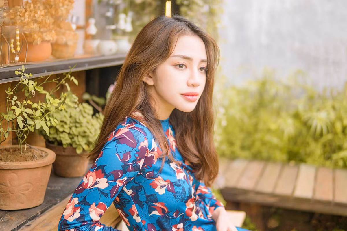 Môi của Thiên Nga từng trở thành tranh luận của dân mạng. Vốn thuộc tuýp người sở hữu môi dày, người đẹp này cố tình "ăn gian", đánh tràn viền môi với màu son bầm khiến rất nhiều người nhận xét như miếng thịt bò cháy dở.