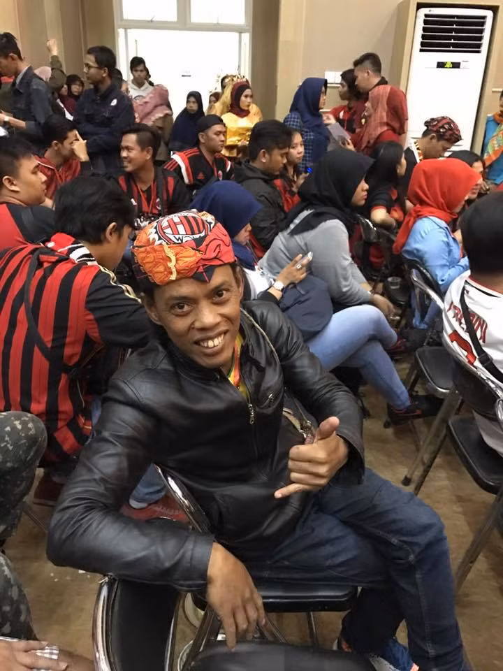 Ronaldikin Taucho II tên thật là Sunda Sodikin, hiện đang sinh sống và làm việc tại Bandung (Indonesia).