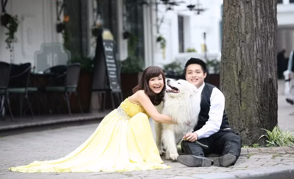 Quỳnh Hương là người vào vai nhân vật Lê Lan “ma xó”. Đúng như biệt hiệu, cô nàng gây ấn tượng bởi tính cách đanh đá và thói bà tám công sở của mình.