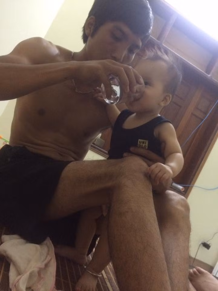 Ngay sau khi những ý kiến của dân mạng đưa ra, Đặng Ngọc đã có những chia sẻ mới nhất: "Một số bạn bình luận gay gắt, rằng mình lười nhác quá, là phụ nữ mà lại đi trốn việc nhà. Nhưng thực ra mình buôn bán tại nhà, bận bịu sổ sách nhiều nên anh cũng muốn phụ mình làm cho xong việc nhà để mình tập trung công việc".