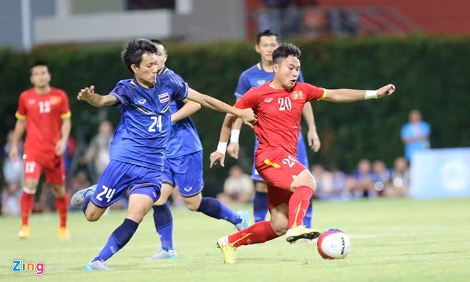 U23 Việt Nam bắt đầu đưa ra những miếng tấn công của mình.