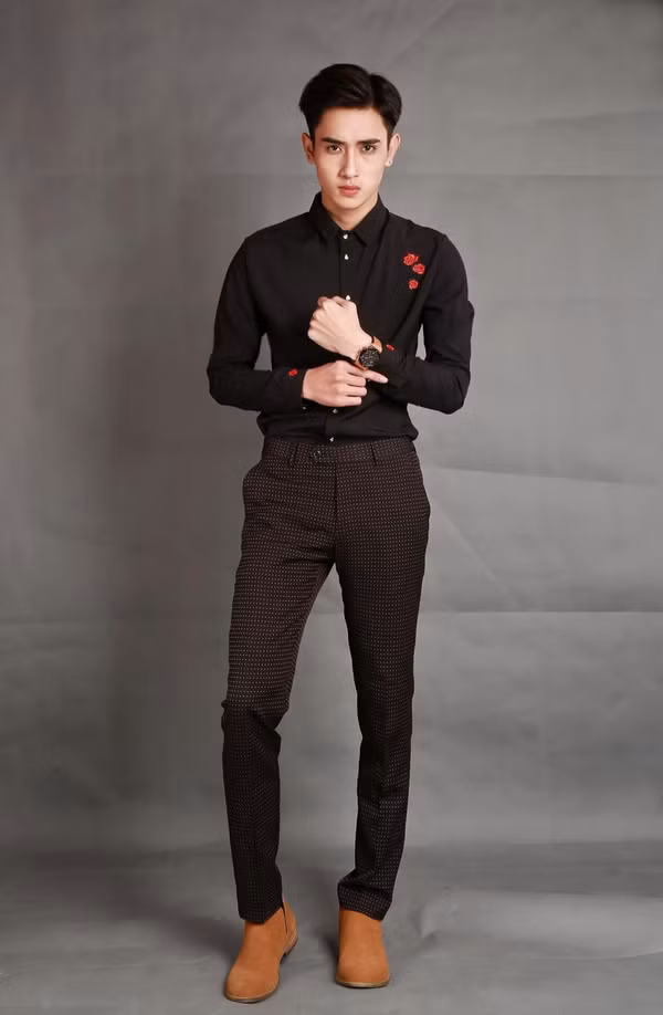 Những bức ảnh của Khương Duy không chỉ được các thành viên chia sẻ mà còn nhận được khá nhiều lời bình luận có cánh. Điển hình như bạn có nickname Hoa Min chia sẻ: "Nhìn bạn này chẳng khác gì so với oppa Hàn Quốc, ở góc mặt nào anh bạn này cũng đẹp trai. Cô gái nào phải may mắn lắm mới có được anh chàng này".