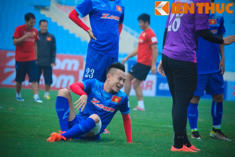 Bài đá ma này đã tạo không khí hết sức vui vẻ cho các cầu thủ và không khí của buổi tập luôn tràn ngập tiếng cười.