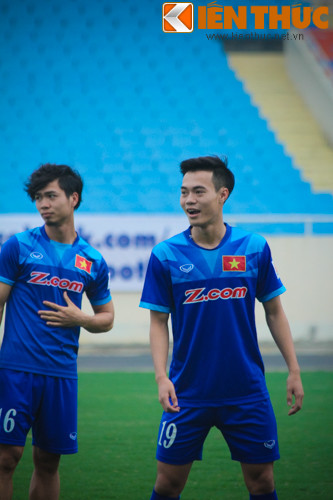 Do có nhiều cầu thủ đã trải qua một thời gian thi đấu dài và căng thẳng tại các giải trong nước cũng như nước ngoài nên HLV trưởng ĐT Việt Nam - ông Nguyễn Hữu Thắng đã cho các cầu thủ tập nhẹ bằng những bài tập dễ thở.