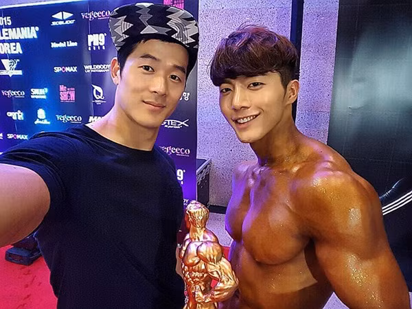 Seong Min từng giành cúp tại Musclemania Korea 2015, cuộc thi thể hình nổi tiếng xứ Hàn.