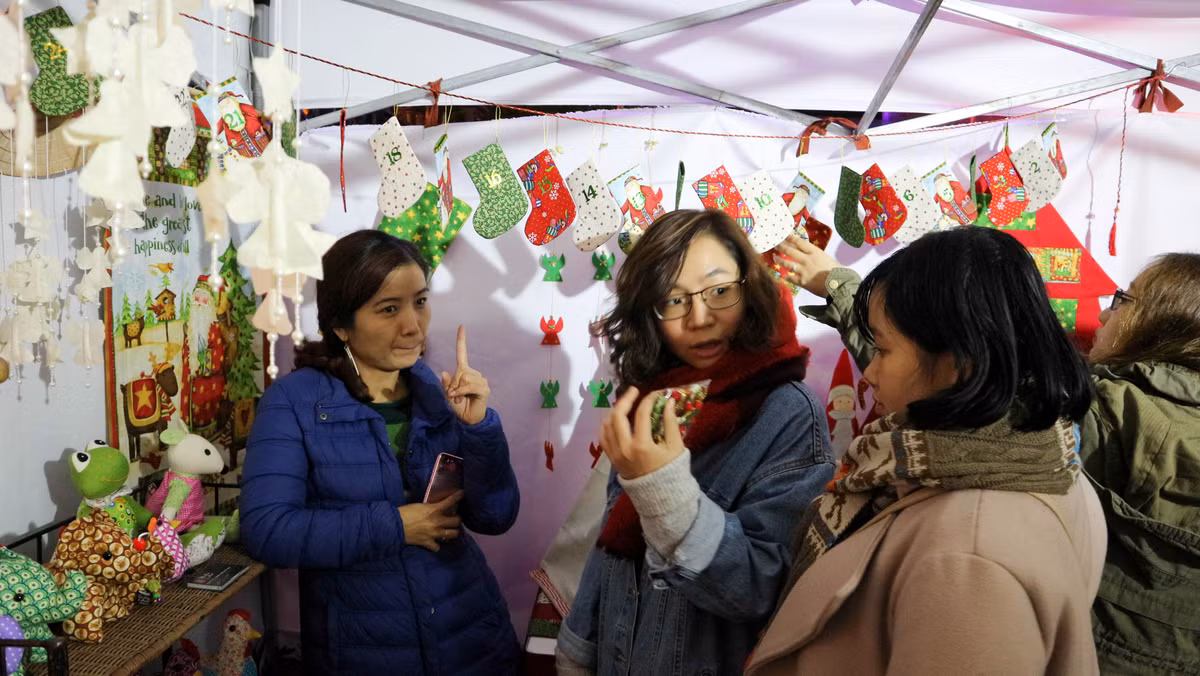 Cũng theo chia sẻ của vị Linh mục quản lý giáo xứ Cửa Bắc, toàn bộ số tiền thu được từ hội chợ lần này, Viện Goethe đã đồng ý để sử dụng cho hội Caritas (hội bác ái, từ thiện) dành cho những mảnh đời khó khăn tại Hà Nội và những vùng lân cận.